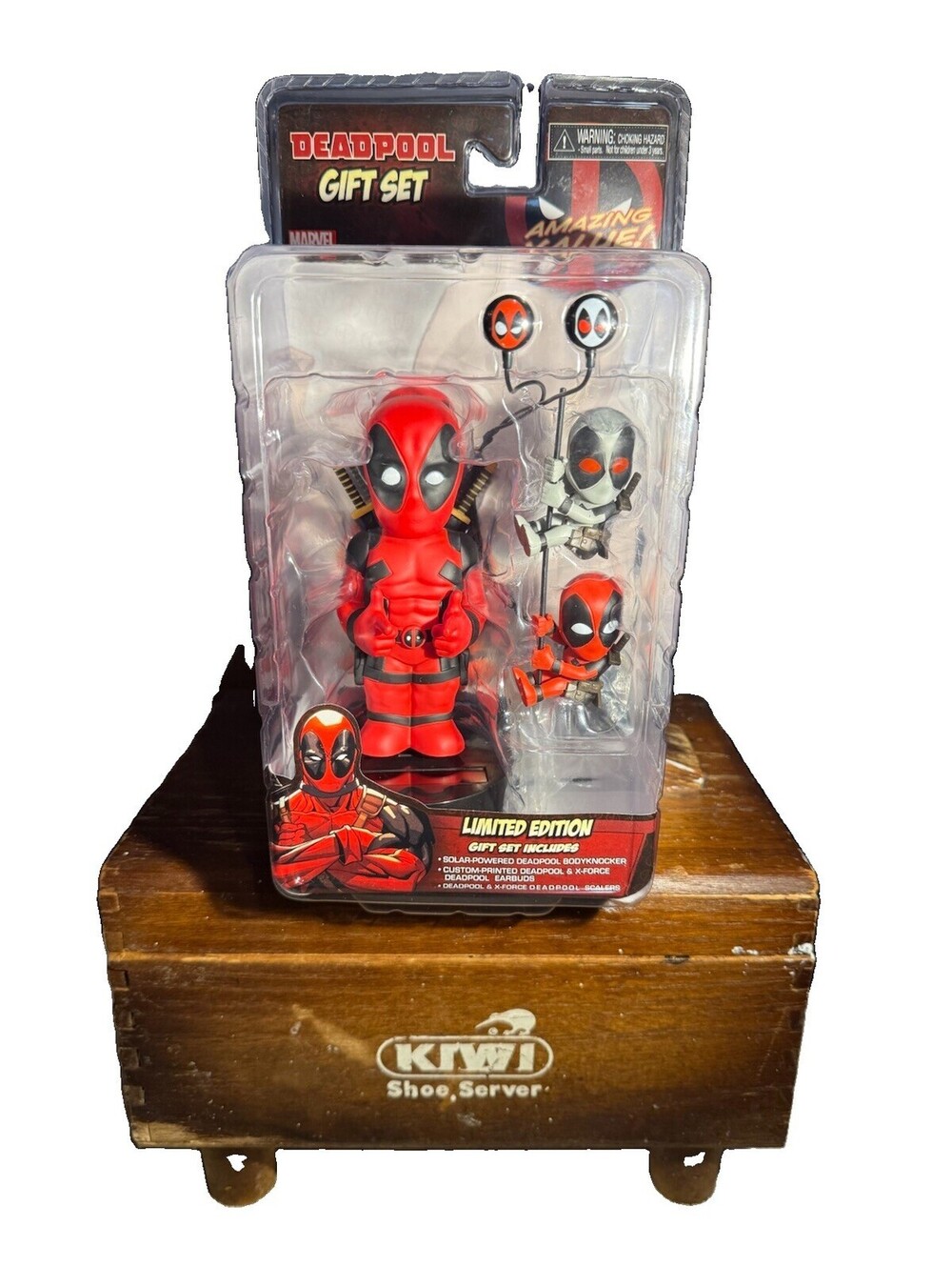 NECA Marvel Deadpool Limited Edition Gift Set Body Knocker Earbuds Scalers NEW